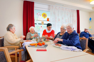 Lebendiges Zusammensein im Seniorenzentrum Schonungen Lebendiges Zusammensein im Seniorenzentrum Schonungen