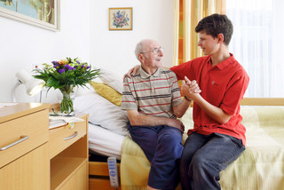 Wir fördern menschliche Nähe in unserem Altenheim in Niederwerrn bei Schweinfurt Wir fördern menschliche Nähe in unserem Altenheim in Niederwerrn bei Schweinfurt